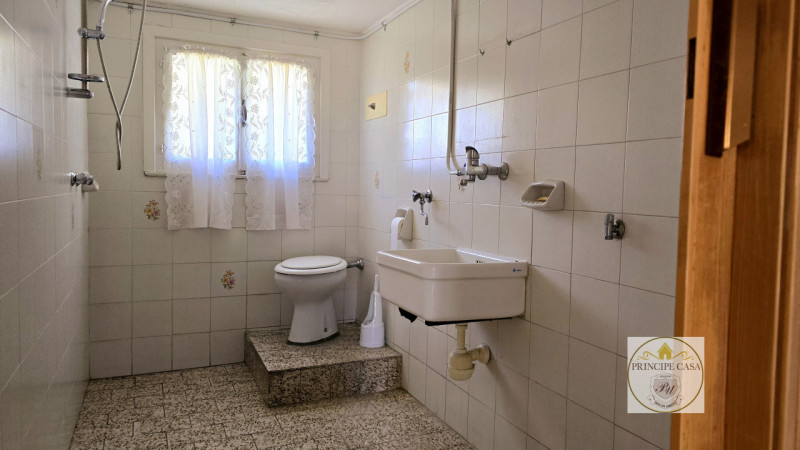 Rif. BE120 - Proponiamo bifamiliare su due livelli abitativi più un livello di servizio già abita...