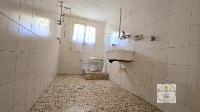 Rif. BE120 - Proponiamo bifamiliare su due livelli abitativi più un livello di servizio già abita...