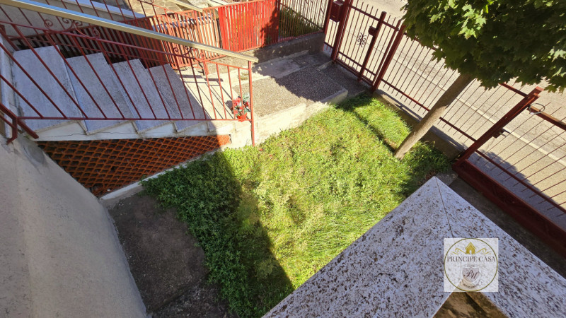 Rif. BE120 - Proponiamo bifamiliare su due livelli abitativi più un livello di servizio già abita...