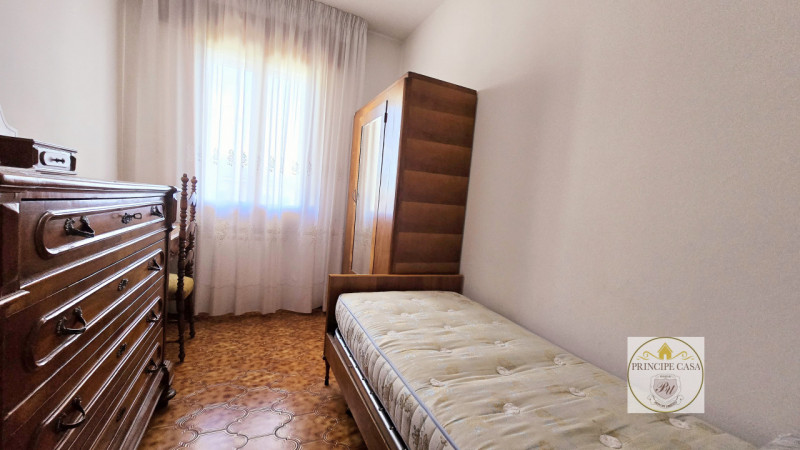 Rif. BE120 - Proponiamo bifamiliare su due livelli abitativi più un livello di servizio già abita...