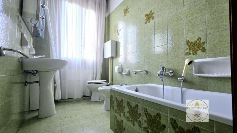 Rif. BE120 - Proponiamo bifamiliare su due livelli abitativi più un livello di servizio già abita...