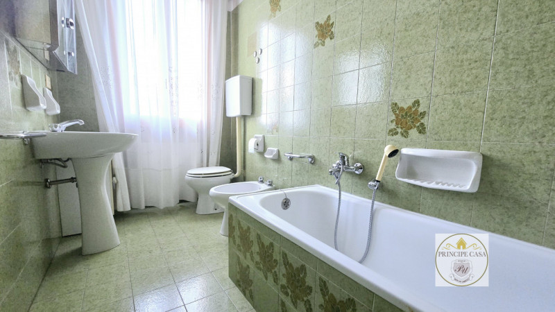 Rif. BE120 - Proponiamo bifamiliare su due livelli abitativi più un livello di servizio già abita...