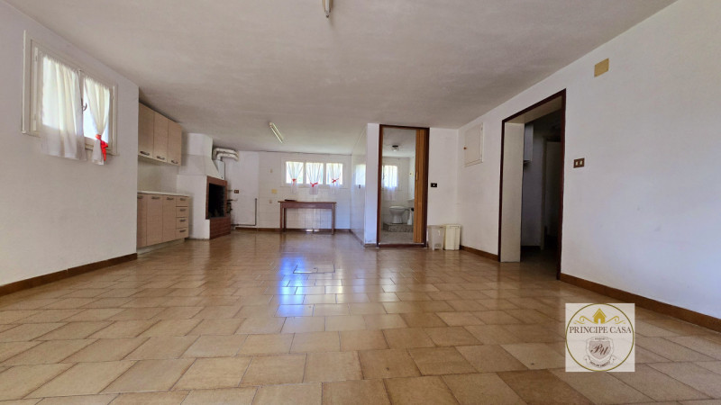 Rif. BE120 - Proponiamo bifamiliare su due livelli abitativi più un livello di servizio già abita...