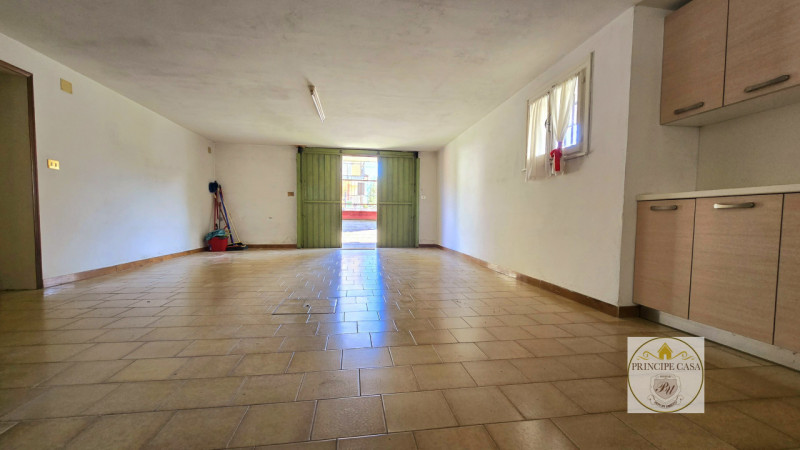 Rif. BE120 - Proponiamo bifamiliare su due livelli abitativi più un livello di servizio già abita...