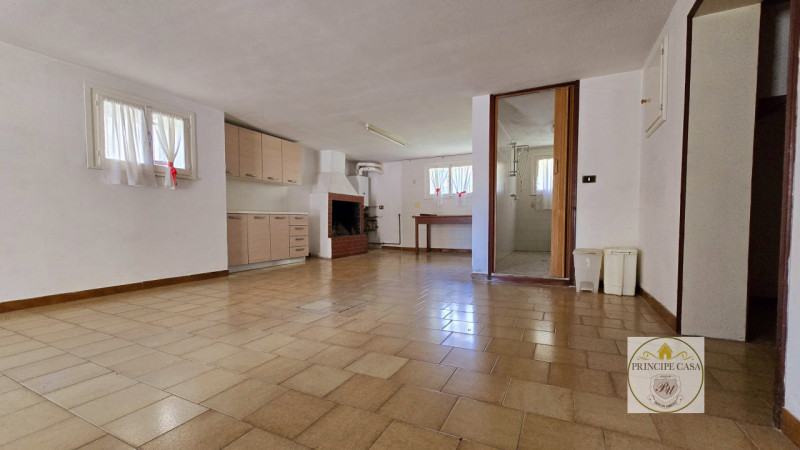 Rif. BE120 - Proponiamo bifamiliare su due livelli abitativi più un livello di servizio già abita...