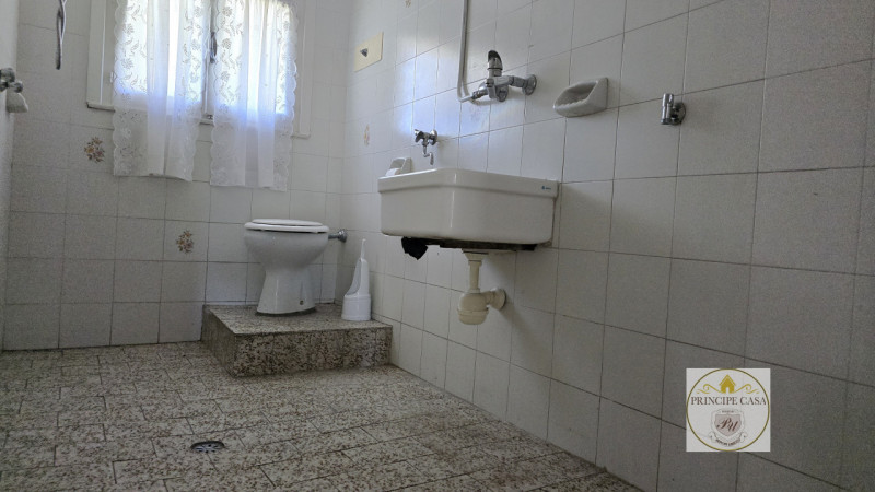 Rif. BE120 - Proponiamo bifamiliare su due livelli abitativi più un livello di servizio già abita...