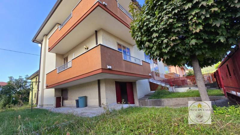 Rif. BE120 - Proponiamo bifamiliare su due livelli abitativi più un livello di servizio già abita...