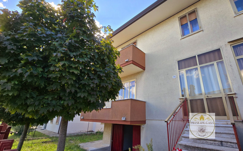 Rif. BE120 - Proponiamo bifamiliare su due livelli abitativi più un livello di servizio già abita...