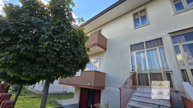 Rif. BE120 - Proponiamo bifamiliare su due livelli abitativi più un livello di servizio già abita...