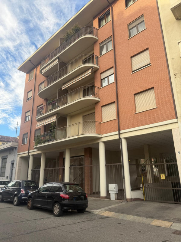 garage-Box-posto auto in Vendita a Torino