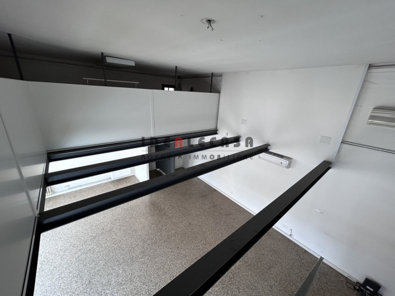 RIF: FR307 PADOVA - PONTE DI BRENTA Proponiamo in affitto locale commerciale con doppia vetrina s...