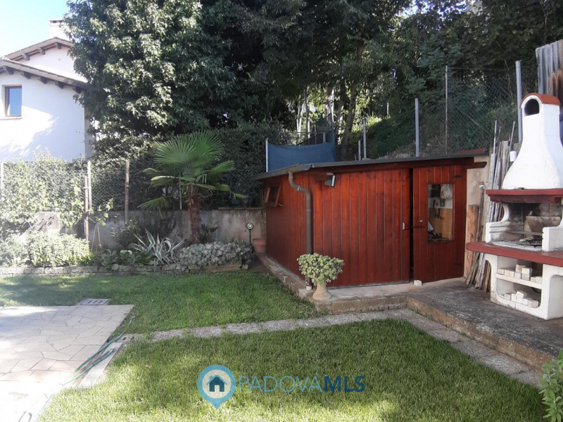 Immobile in esclusiva al Gruppo Padova MLS
Nel suggestivo Comune di Baone proponiamo in vendita u...