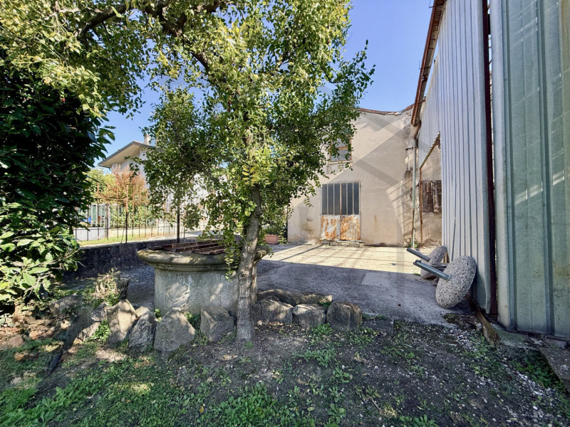 DUE CARRARE - Nel cuore della campagna veneta, nella tranquilla e riservata zona di Chiodare, pro...