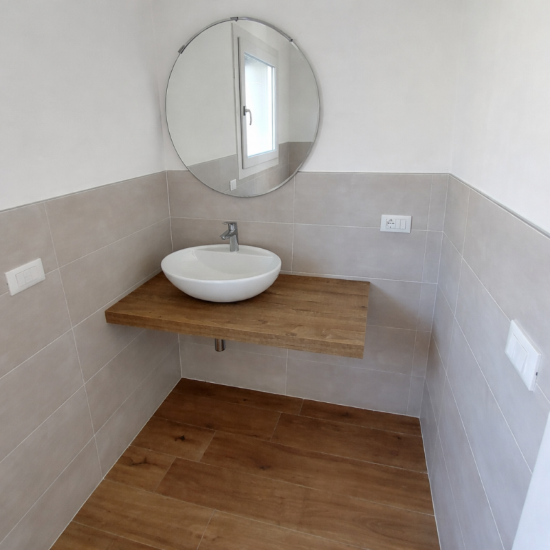 LONGARE. Ci troviamo in quartiere di recente costruzione, tranquillo e riparato dal traffico, nel...