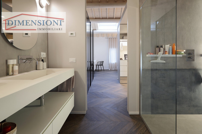 ABANO TERME In zona residenziale tranquilla e comoda a tutti i servizi, proponiamo splendido Atti...