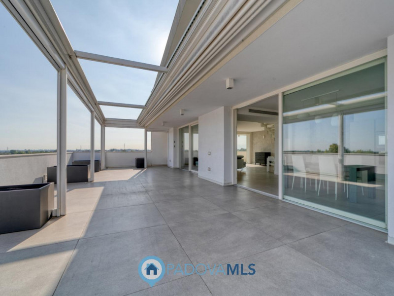 Immobile in esclusiva al Gruppo Padova MLS
VIGONZA Zona Perarolo. ATTICO recentissimo, come nuovo...