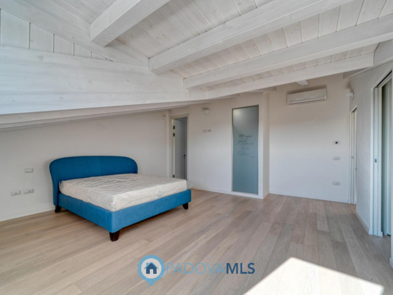 Immobile in esclusiva al Gruppo Padova MLS
VIGONZA Zona Perarolo. ATTICO recentissimo, come nuovo...