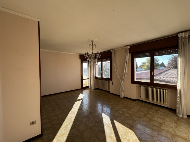 In pieno centro a Mestrino, a pochi passi da tutti i servizi ma lontano dal caos, si trova questo...