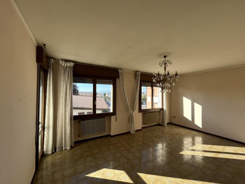 In pieno centro a Mestrino, a pochi passi da tutti i servizi ma lontano dal caos, si trova questo...