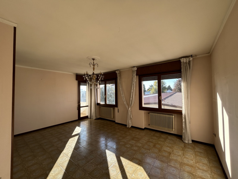 In pieno centro a Mestrino, a pochi passi da tutti i servizi ma lontano dal caos, si trova questo...