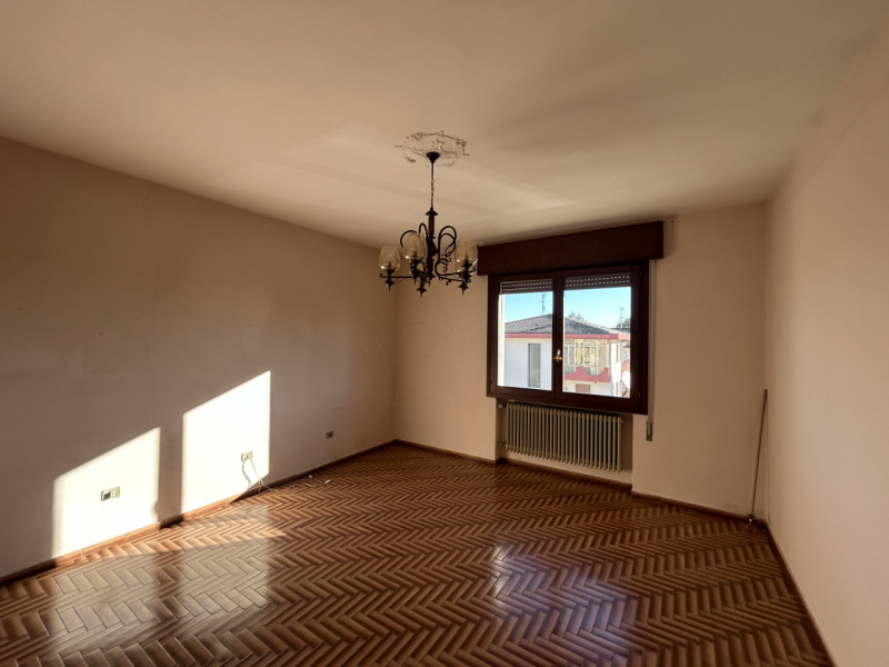 In pieno centro a Mestrino, a pochi passi da tutti i servizi ma lontano dal caos, si trova questo...