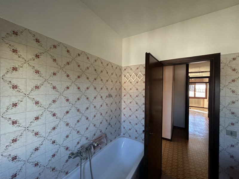 In pieno centro a Mestrino, a pochi passi da tutti i servizi ma lontano dal caos, si trova questo...