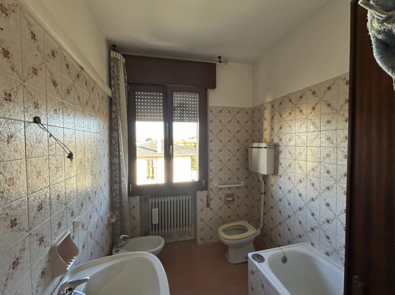 In pieno centro a Mestrino, a pochi passi da tutti i servizi ma lontano dal caos, si trova questo...