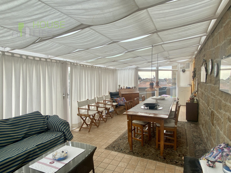 PIOVENE ROCCHETTE: elegante APPARTAMENTO in VILLA di circa 250 mq, disposto all'ultimo piano di 3...