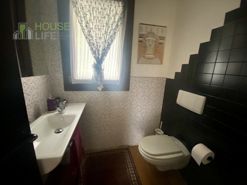 PIOVENE ROCCHETTE: elegante APPARTAMENTO in VILLA di circa 250 mq, disposto all'ultimo piano di 3...