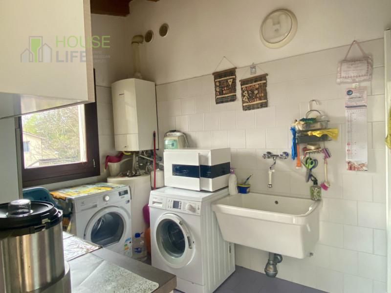 PIOVENE ROCCHETTE: elegante APPARTAMENTO in VILLA di circa 250 mq, disposto all'ultimo piano di 3...