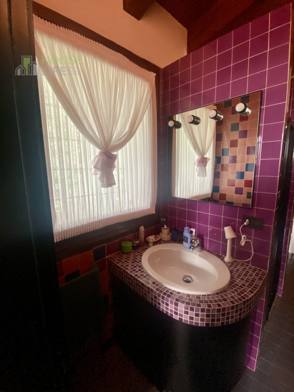 PIOVENE ROCCHETTE: elegante APPARTAMENTO in VILLA di circa 250 mq, disposto all'ultimo piano di 3...