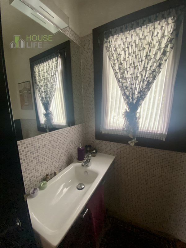 PIOVENE ROCCHETTE: elegante APPARTAMENTO in VILLA di circa 250 mq, disposto all'ultimo piano di 3...