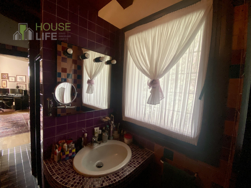 PIOVENE ROCCHETTE: elegante APPARTAMENTO in VILLA di circa 250 mq, disposto all'ultimo piano di 3...