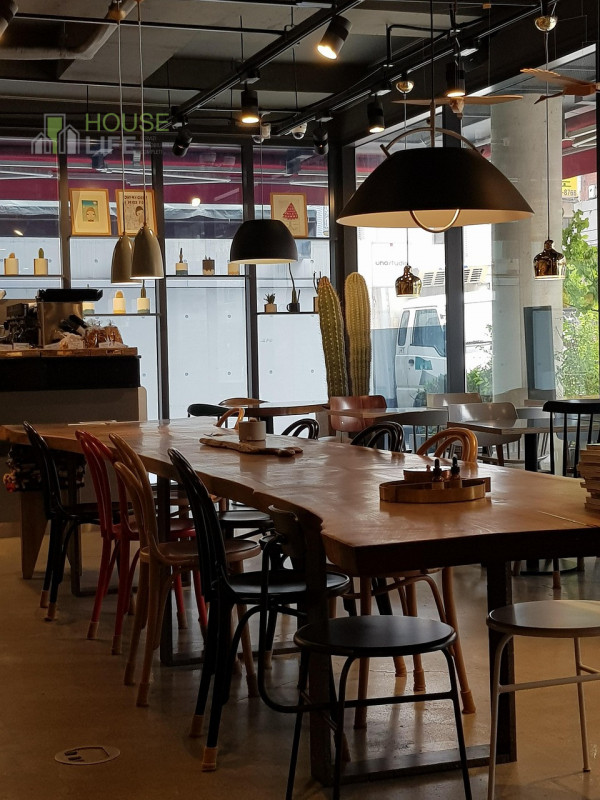 ALTO VICENTINO: BAR CON CUCINA in pieno centro, proponiamo la cessione di un' ATTIVITA' COMMERCIA...