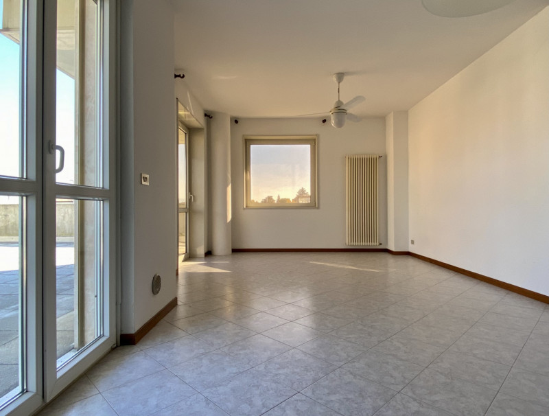 In posizione comoda al centro del paese, all’interno di un condominio curato e ben abitato, propo...