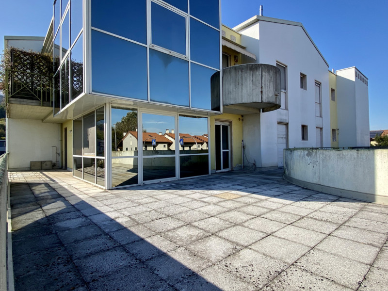 In posizione comoda al centro del paese, all’interno di un condominio curato e ben abitato, propo...