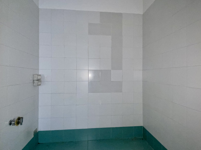 In posizione comoda al centro del paese, all’interno di un condominio curato e ben abitato, propo...