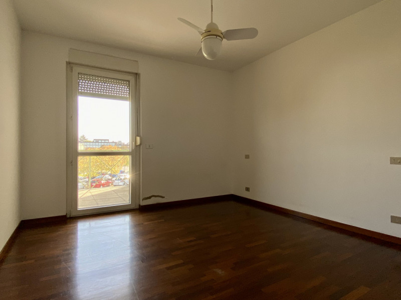 In posizione comoda al centro del paese, all’interno di un condominio curato e ben abitato, propo...