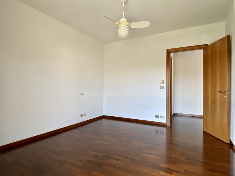 In posizione comoda al centro del paese, all’interno di un condominio curato e ben abitato, propo...