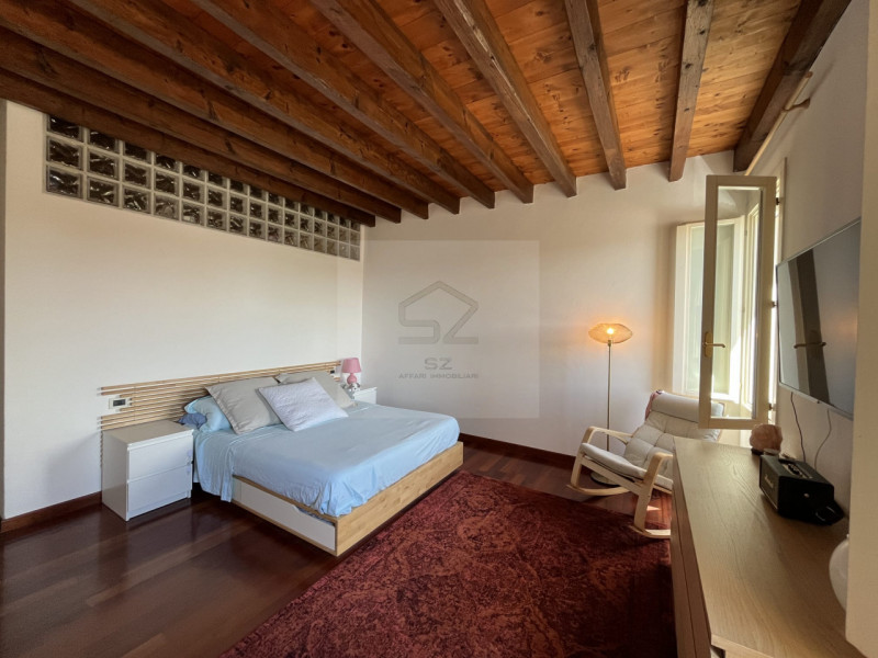 TENCAROLA – SELVAZZANO DENTRO

Proponiamo in vendita una porzione centrale di casale caratterizza...