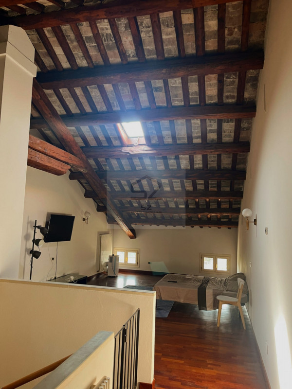 TENCAROLA – SELVAZZANO DENTRO

Proponiamo in vendita una porzione centrale di casale caratterizza...