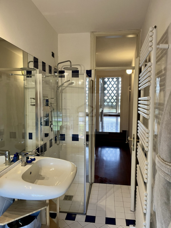 TENCAROLA – SELVAZZANO DENTRO

Proponiamo in vendita una porzione centrale di casale caratterizza...