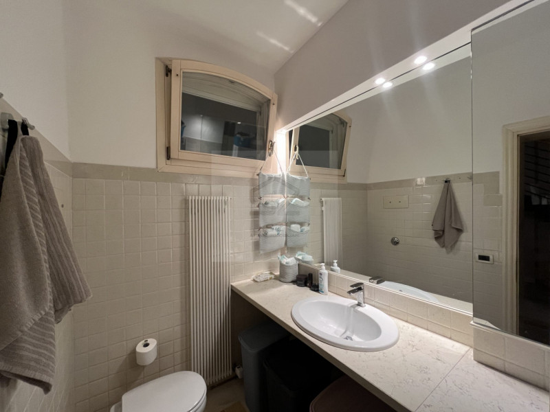 TENCAROLA – SELVAZZANO DENTRO

Proponiamo in vendita una porzione centrale di casale caratterizza...