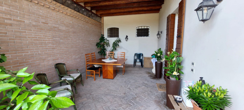 TENCAROLA – SELVAZZANO DENTRO

Proponiamo in vendita una porzione centrale di casale caratterizza...