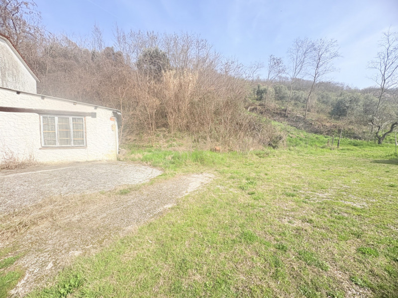 Situato nel pittoresco comune di Cinto Euganeo, questo affascinante rustico offre un'opportunità ...