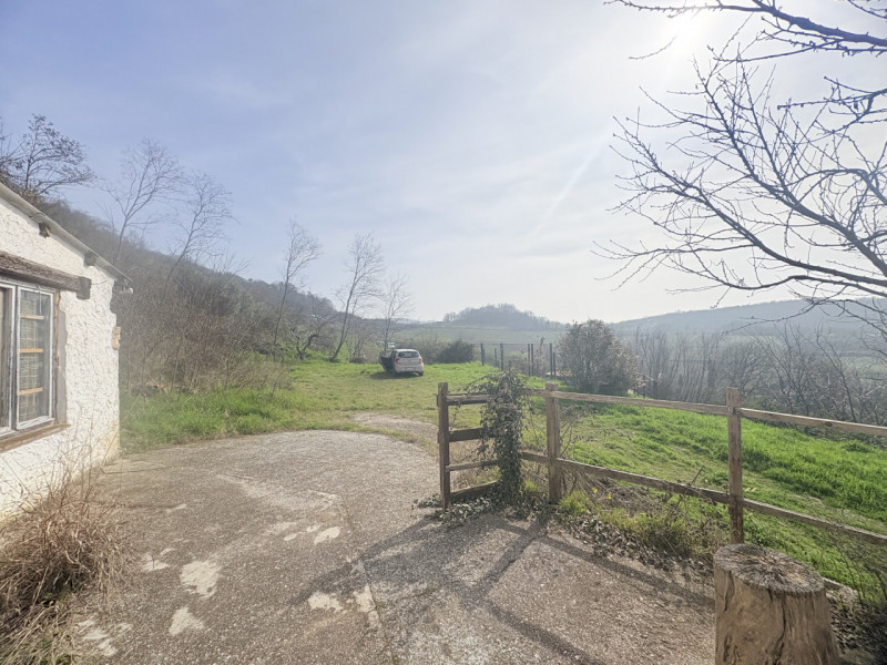 Situato nel pittoresco comune di Cinto Euganeo, questo affascinante rustico offre un'opportunità ...