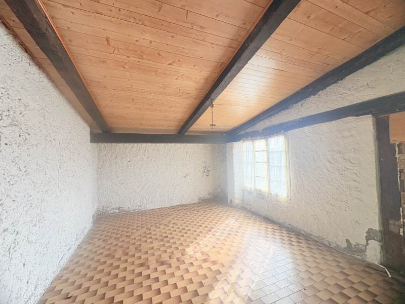 Situato nel pittoresco comune di Cinto Euganeo, questo affascinante rustico offre un'opportunità ...