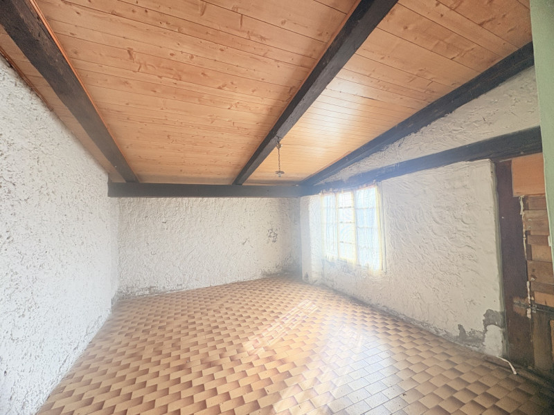 Situato nel pittoresco comune di Cinto Euganeo, questo affascinante rustico offre un'opportunità ...