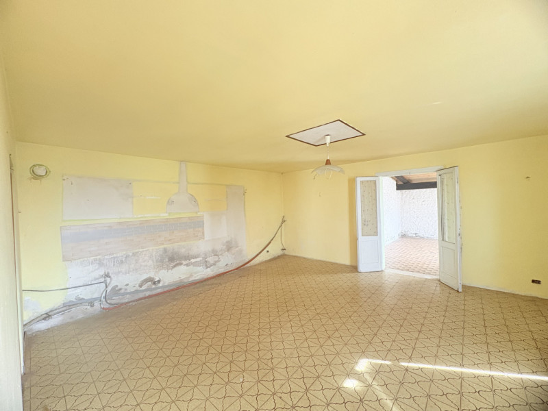 Situato nel pittoresco comune di Cinto Euganeo, questo affascinante rustico offre un'opportunità ...