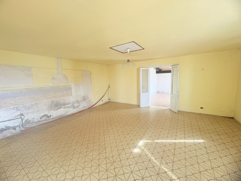 Situato nel pittoresco comune di Cinto Euganeo, questo affascinante rustico offre un'opportunità ...